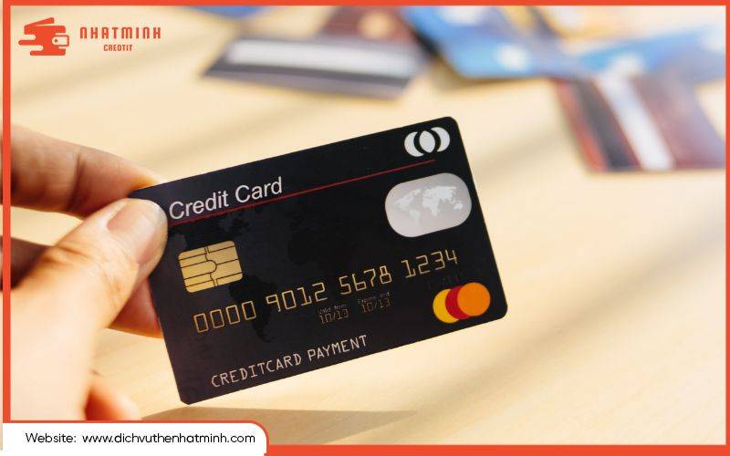 Rút tiền thẻ tín dụng là gì? Và vì sao không rút ở ATM?