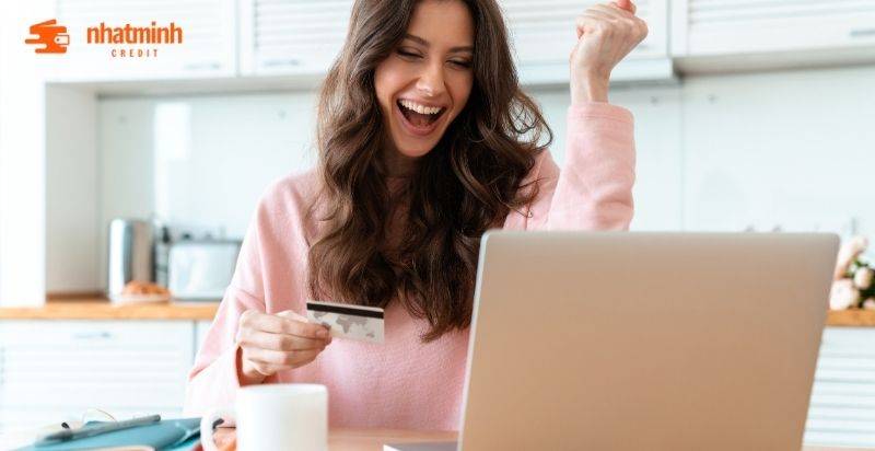 Rủi ro đáo hạn thẻ tín dụng